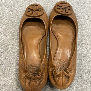 Tory Burch Minnie Flat size 5.5 Tan